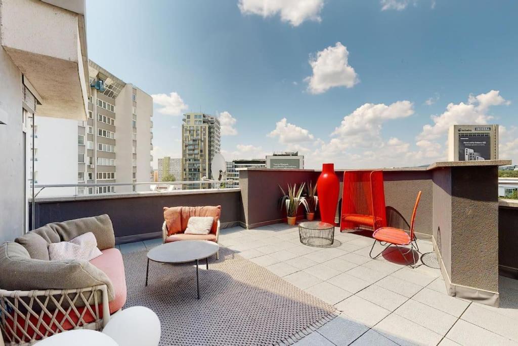 Stylovy Loft S Ohromnou Terasou Apartment Bratislava Exterior photo