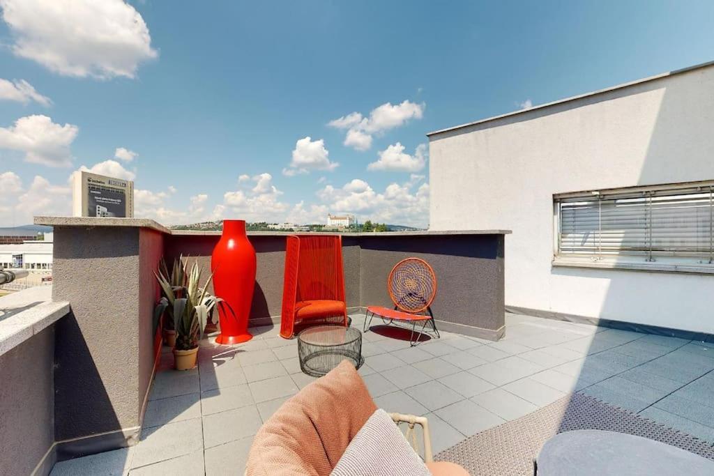 Stylovy Loft S Ohromnou Terasou Apartment Bratislava Exterior photo